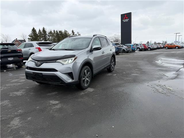 2018 Toyota RAV4 LE (Stk: MI6085A) in BELLEVILLE - Image 2 of 17