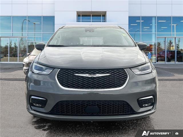 2023 Chrysler Pacifica Touring-L (Stk: B89138) in Okotoks - Image 2 of 25