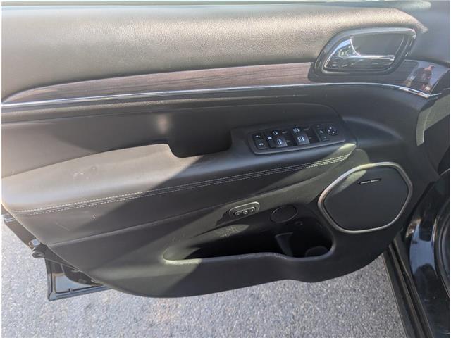 2021 Jeep Grand Cherokee Overland (Stk: 19436A) in Calgary - Image 21 of 28