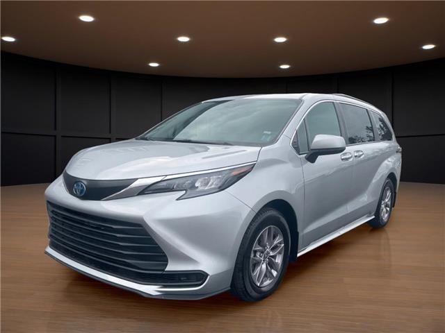 2025 Toyota Sienna Hybrid XLE 8-Passenger