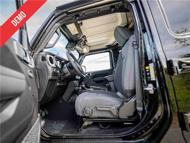 2025 Jeep Wrangler Sport (Stk: S611811) in Surrey - Image 9 of 22