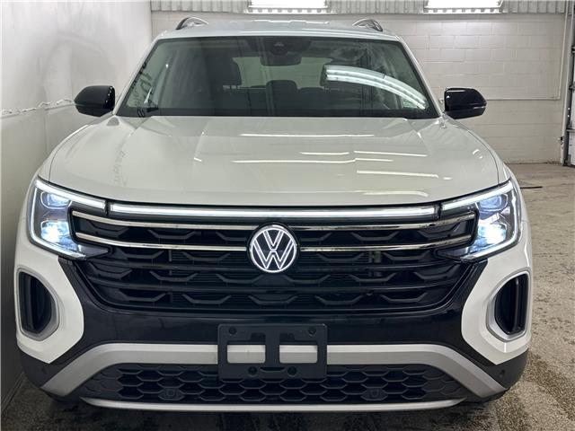 2024 Volkswagen Atlas 2.0 TSI Peak Edition (Stk: 43712J) in Belleville - Image 2 of 30