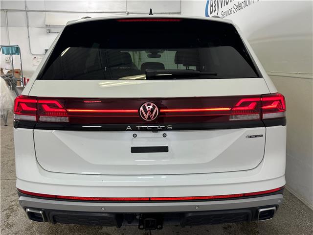 2024 Volkswagen Atlas 2.0 TSI Peak Edition (Stk: 43712J) in Belleville - Image 6 of 30