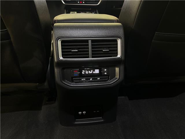2024 Volkswagen Atlas 2.0 TSI Peak Edition (Stk: 43712J) in Belleville - Image 11 of 30