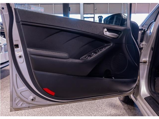 2018 Kia Forte 2.0L LX+ (Stk: R68184) in Calgary - Image 11 of 18