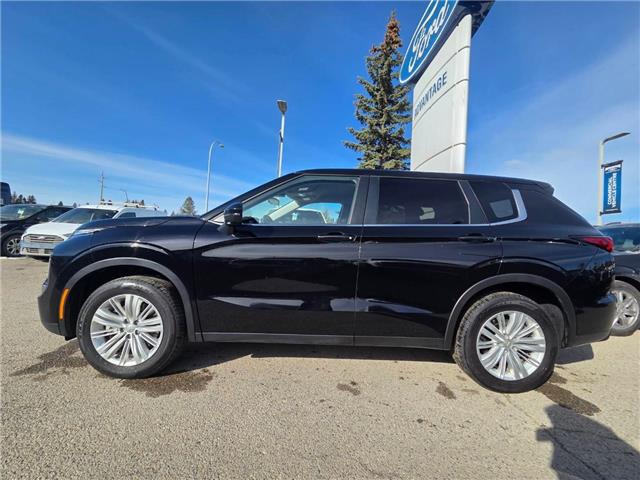 2024 Mitsubishi Outlander ES (Stk: 7084A) in Calgary - Image 2 of 9