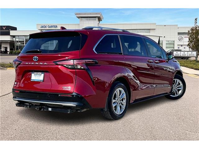 2021 Toyota Sienna Limited 7-Passenger (Stk: 34132U) in Calgary - Image 2 of 35