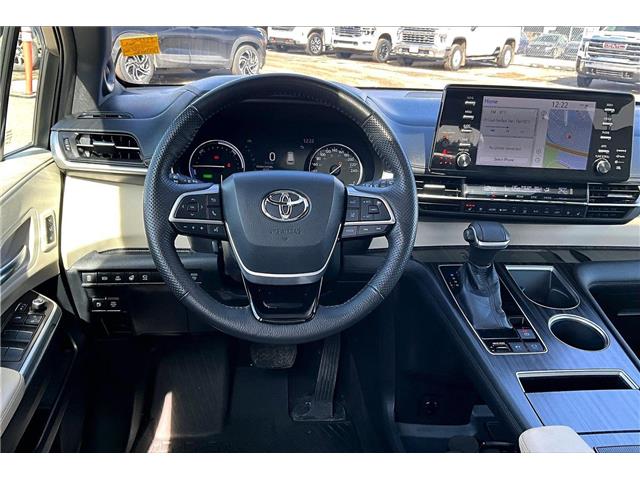 2021 Toyota Sienna Limited 7-Passenger (Stk: 34132U) in Calgary - Image 5 of 35