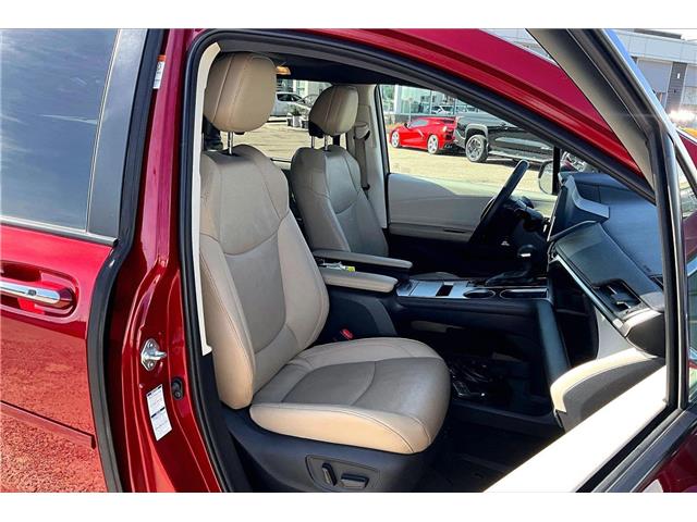 2021 Toyota Sienna Limited 7-Passenger (Stk: 34132U) in Calgary - Image 7 of 35
