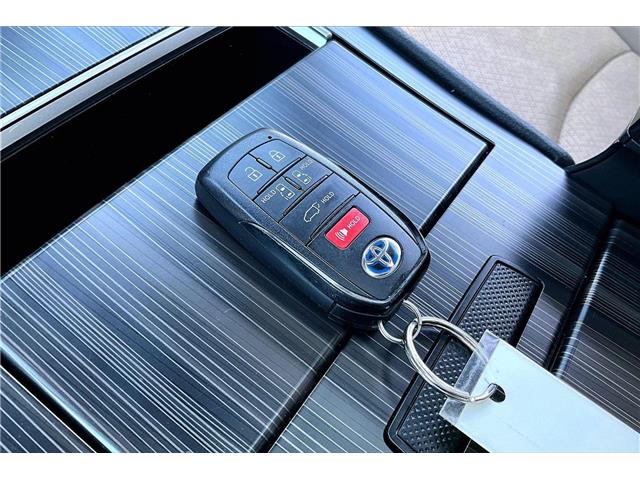 2021 Toyota Sienna Limited 7-Passenger (Stk: 34132U) in Calgary - Image 10 of 35
