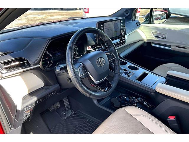 2021 Toyota Sienna Limited 7-Passenger (Stk: 34132U) in Calgary - Image 13 of 35