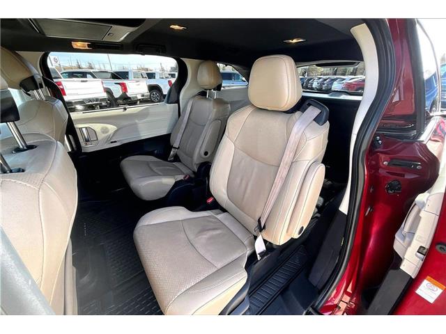 2021 Toyota Sienna Limited 7-Passenger (Stk: 34132U) in Calgary - Image 28 of 35