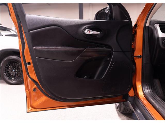 2016 Jeep Cherokee Trailhawk (Stk: R62293) in Calgary - Image 11 of 25