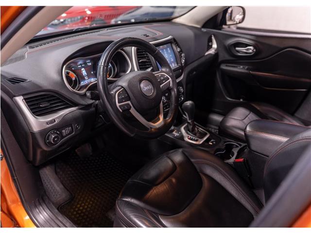 2016 Jeep Cherokee Trailhawk (Stk: R62293) in Calgary - Image 13 of 25