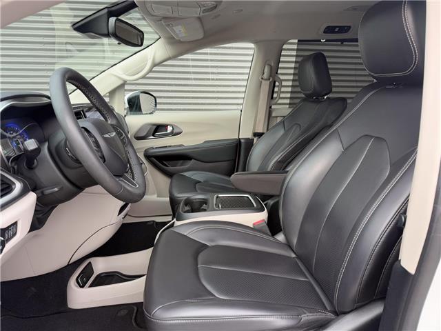 2023 Chrysler Pacifica Touring-L (Stk: U11120) in London - Image 9 of 28