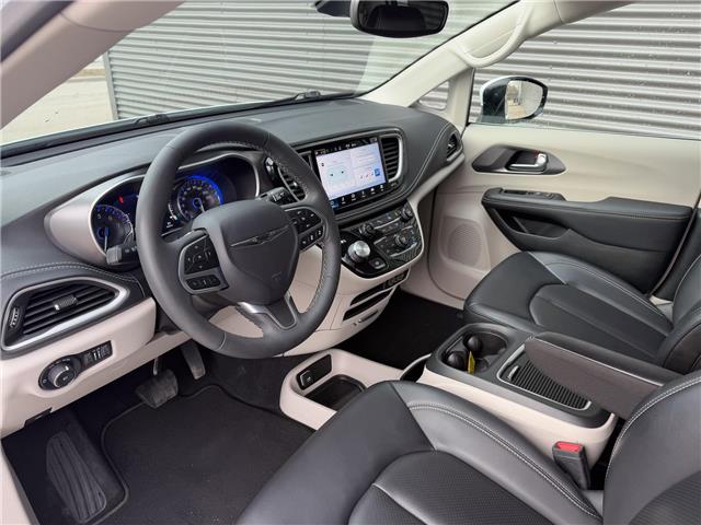 2023 Chrysler Pacifica Touring-L (Stk: U11120) in London - Image 10 of 28