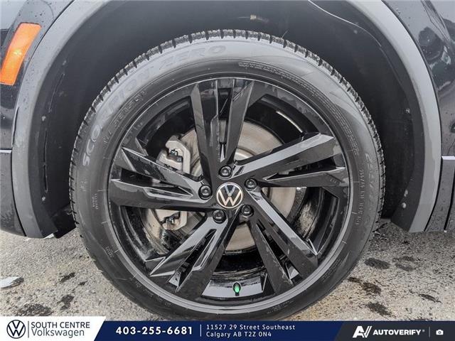 2024 Volkswagen Tiguan Comfortline R-Line Black Edition (Stk: ST-305A) in Calgary - Image 6 of 10