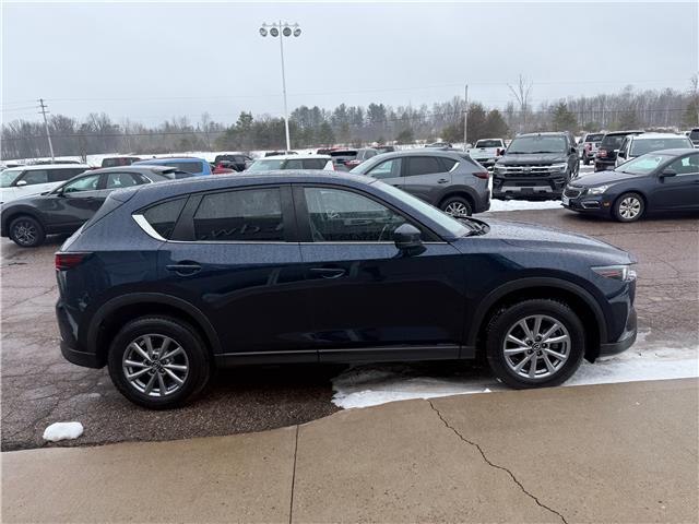 2022 Mazda CX-5 GS (Stk: 24778) in Pembroke - Image 10 of 28