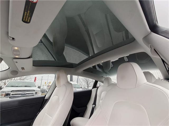 2019 Tesla Model 3 Long Range in Ottawa - Image 3 of 9