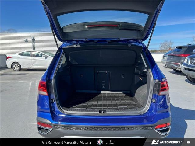 2022 Volkswagen Taos Highline (Stk: 235681) in Victoria - Image 11 of 24