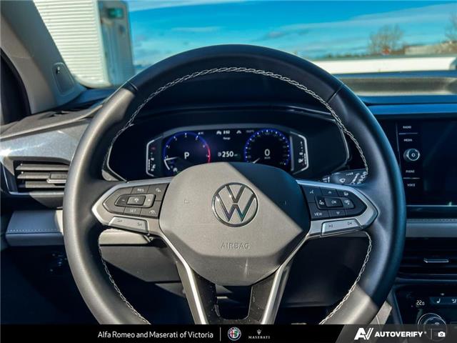 2022 Volkswagen Taos Highline (Stk: 235681) in Victoria - Image 13 of 24