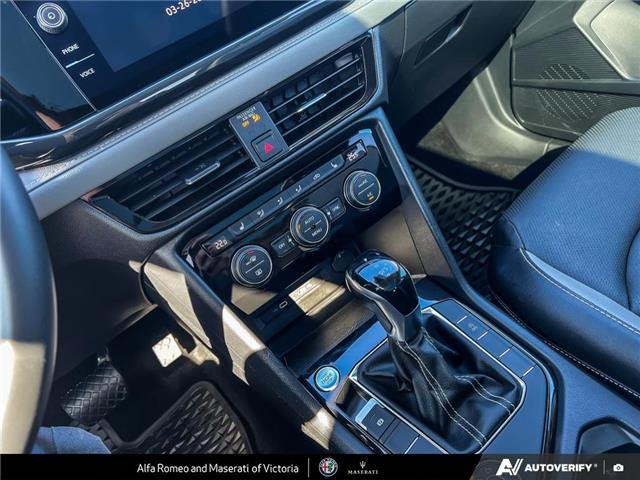 2022 Volkswagen Taos Highline (Stk: 235681) in Victoria - Image 17 of 24