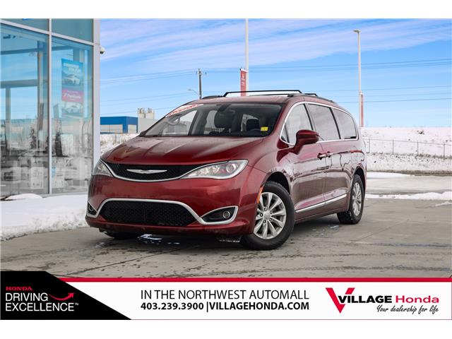 2017 Chrysler Pacifica Touring-L (Stk: B9052A) in Calgary - Image 1 of 32
