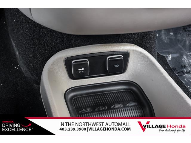 2017 Chrysler Pacifica Touring-L (Stk: B9052A) in Calgary - Image 21 of 32