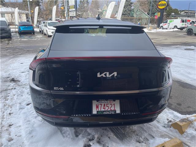 2023 Kia EV6 Long Range (Stk: R-23KIEBLA0201) in Calgary - Image 4 of 18