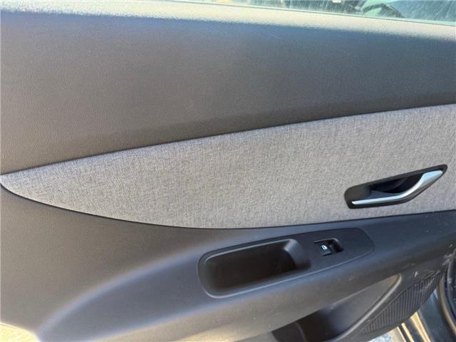 2022 Hyundai Elantra Ultimate w/Two-Tone Interior (Stk: 121294) in London - Image 18 of 19