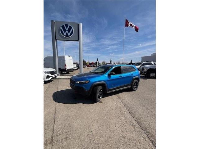 2019 Jeep Cherokee Trailhawk (Stk: KU0418B) in Okotoks - Image 2 of 11