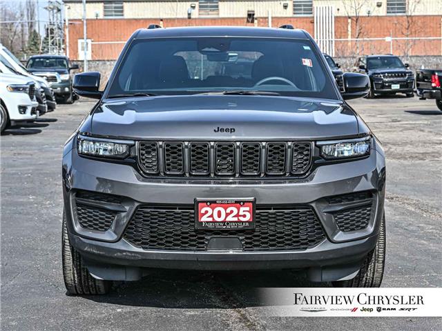 2025 Jeep Grand Cherokee Laredo (Stk: U21586) in Burlington - Image 2 of 32