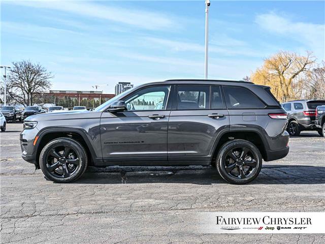 2025 Jeep Grand Cherokee Laredo (Stk: U21586) in Burlington - Image 3 of 32