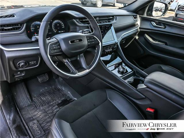 2025 Jeep Grand Cherokee Laredo (Stk: U21586) in Burlington - Image 14 of 32