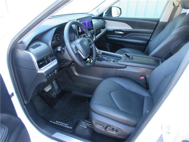 2025 Toyota Grand Highlander Hybrid Limited (Stk: 26049A) in Peterborough - Image 11 of 31