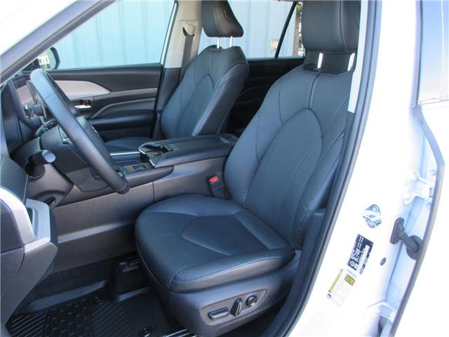 2025 Toyota Grand Highlander Hybrid Limited (Stk: 26049A) in Peterborough - Image 12 of 31