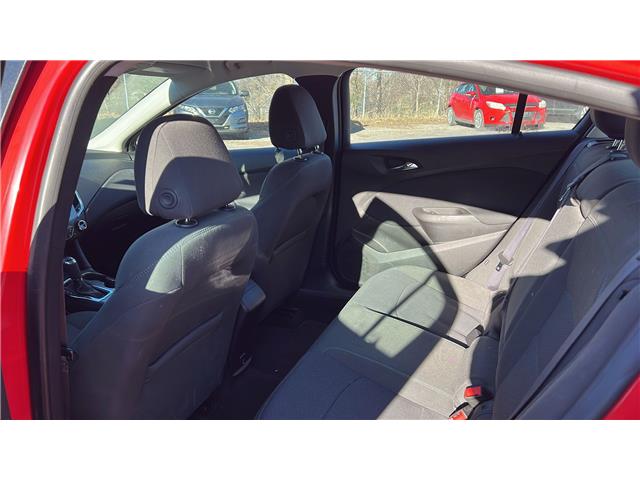 2017 Chevrolet Cruze LT Auto (Stk: 36026) in London - Image 9 of 11