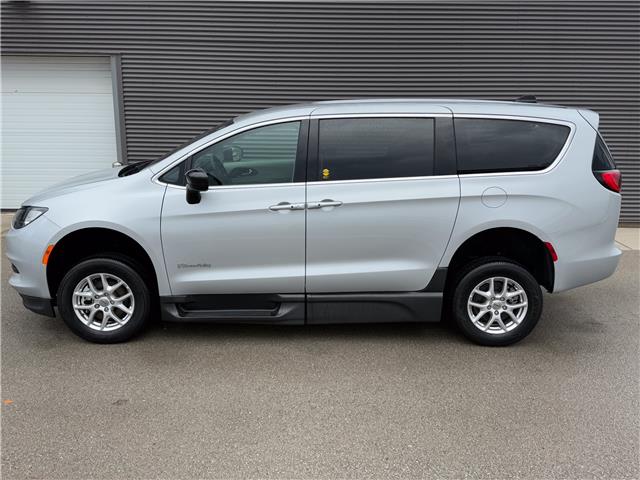2024 Chrysler Grand Caravan SXT (Stk: UM047) in London - Image 3 of 25