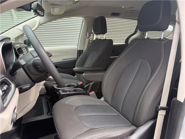 2024 Chrysler Grand Caravan SXT (Stk: UM047) in London - Image 8 of 25