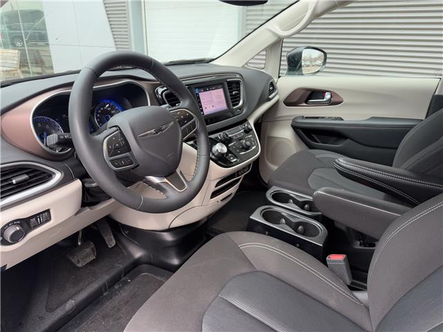 2024 Chrysler Grand Caravan SXT (Stk: UM047) in London - Image 10 of 25