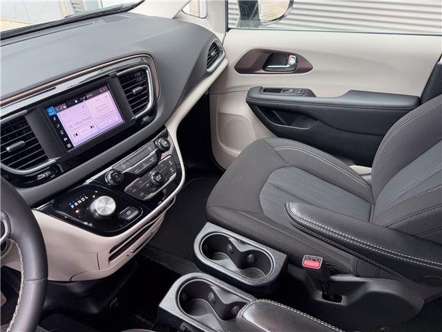 2024 Chrysler Grand Caravan SXT (Stk: UM047) in London - Image 18 of 25