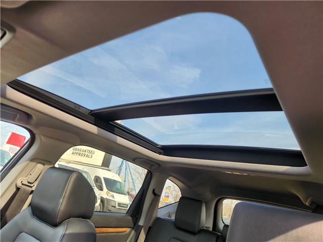 2019 Honda CR-V Touring in Ottawa - Image 2 of 9