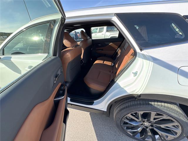 2026 Toyota Crown Signia Limited (Stk: 3041588) in Cranbrook - Image 15 of 21