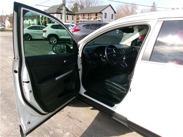 2015 Honda CR-V Touring in Kitchener - Image 10 of 26