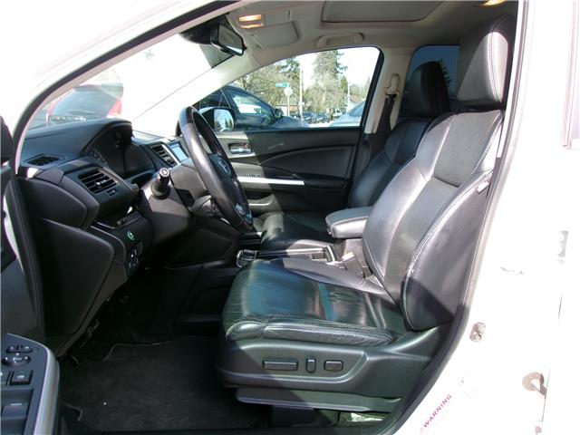 2015 Honda CR-V Touring in Kitchener - Image 11 of 26