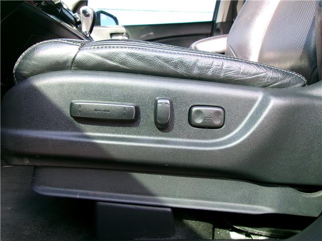 2015 Honda CR-V Touring in Kitchener - Image 12 of 26