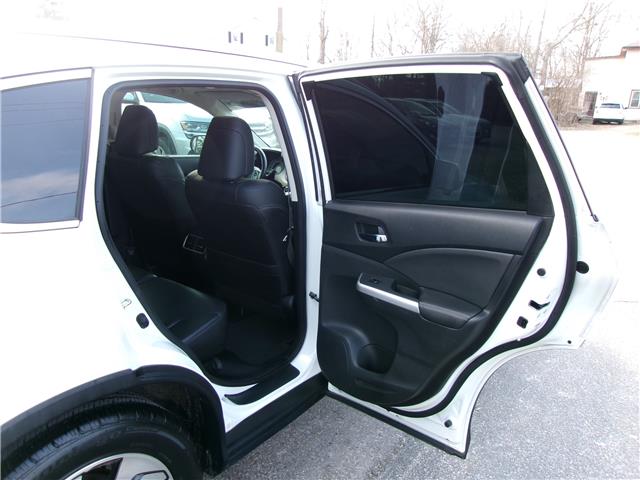 2015 Honda CR-V Touring in Kitchener - Image 17 of 26