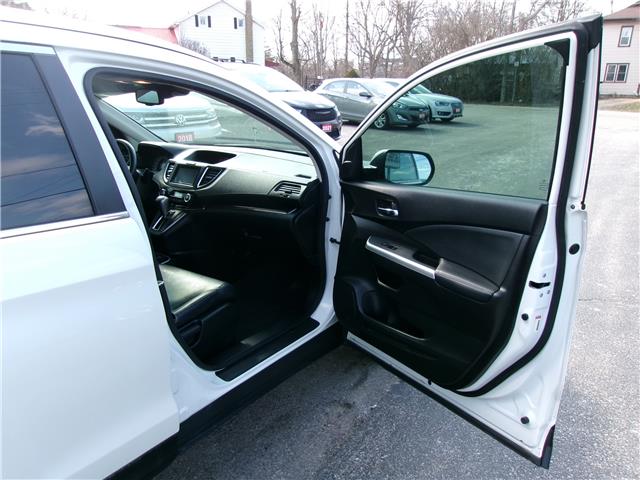 2015 Honda CR-V Touring in Kitchener - Image 19 of 26