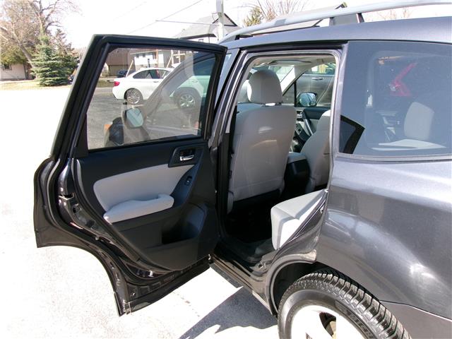 2014 Subaru Forester 2.5i Touring Package in Kitchener - Image 12 of 24