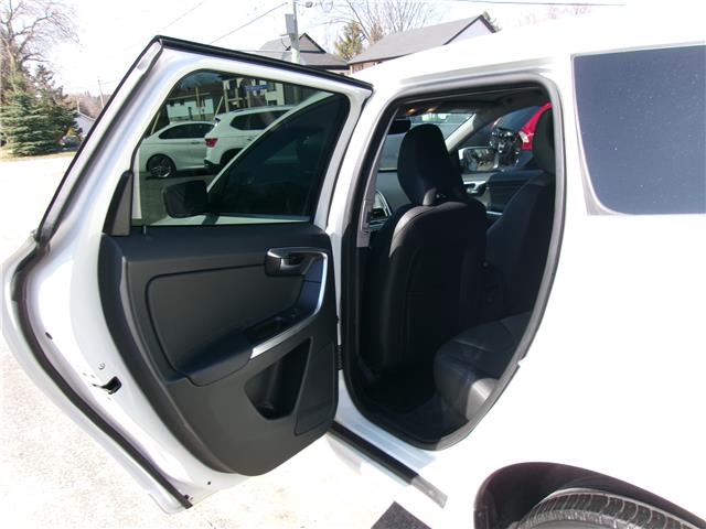 2016 Volvo XC60 T5 Special Edition Premier in Kitchener - Image 13 of 26
